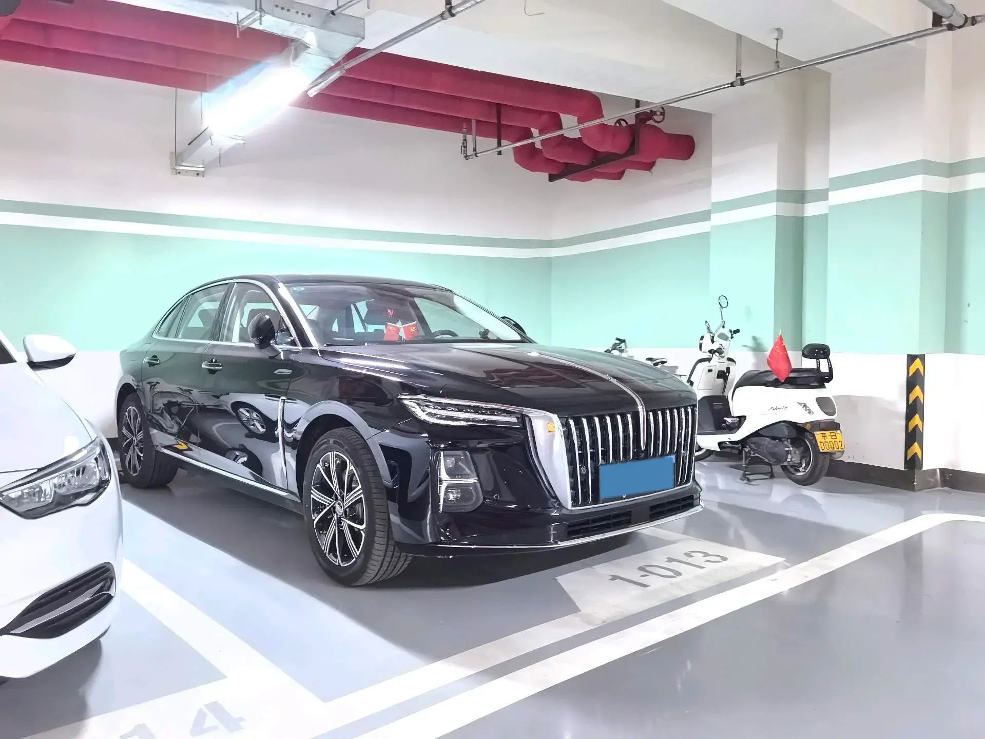 2025 HONGQI H5 thumbnail 3