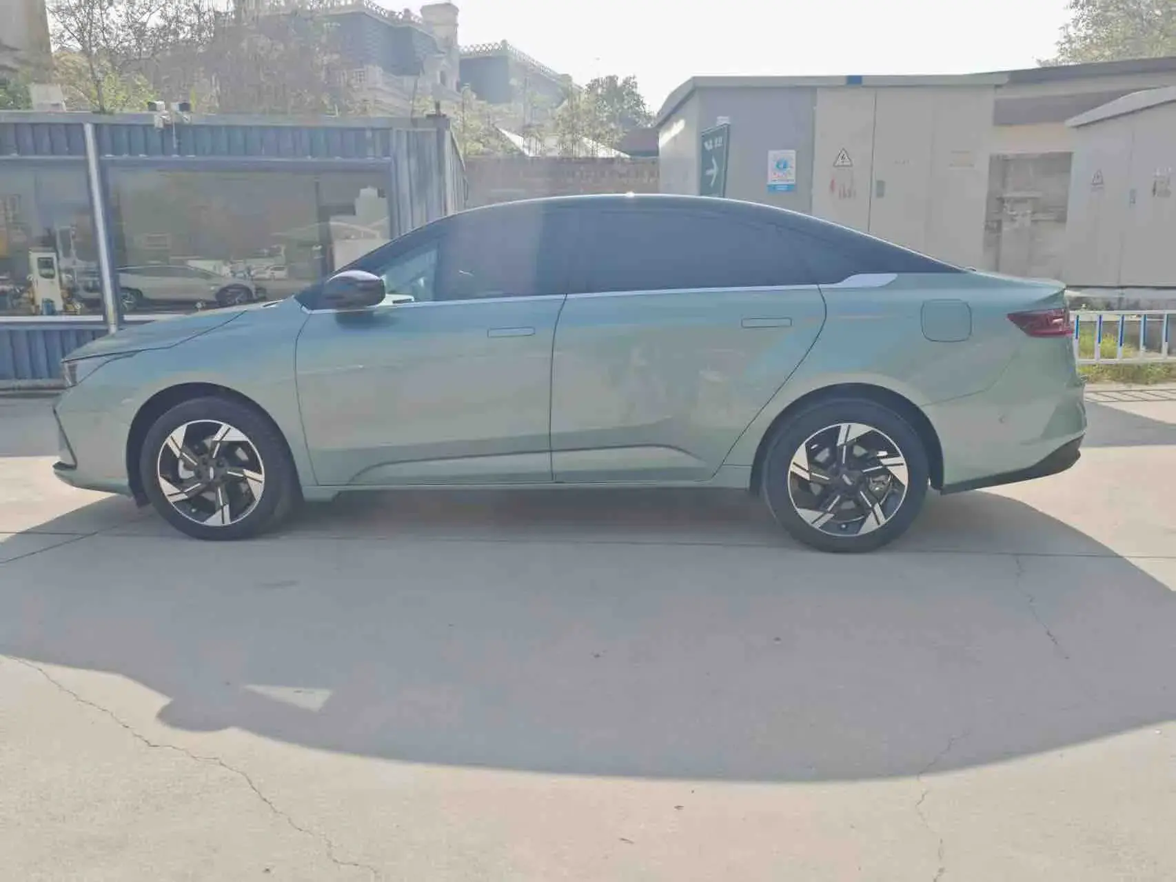 2022 GEOMETRY G6 thumbnail 3