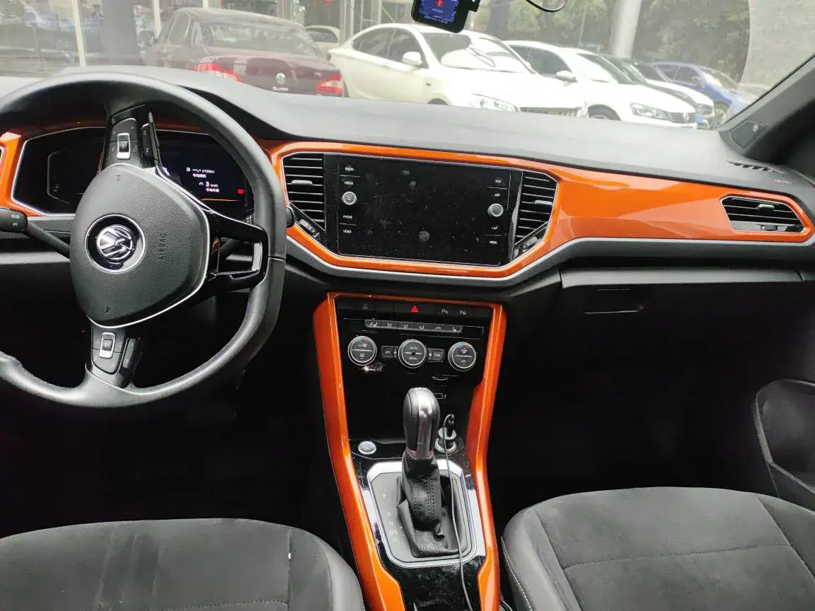 2018 VOLKSWAGEN T-ROC thumbnail 2