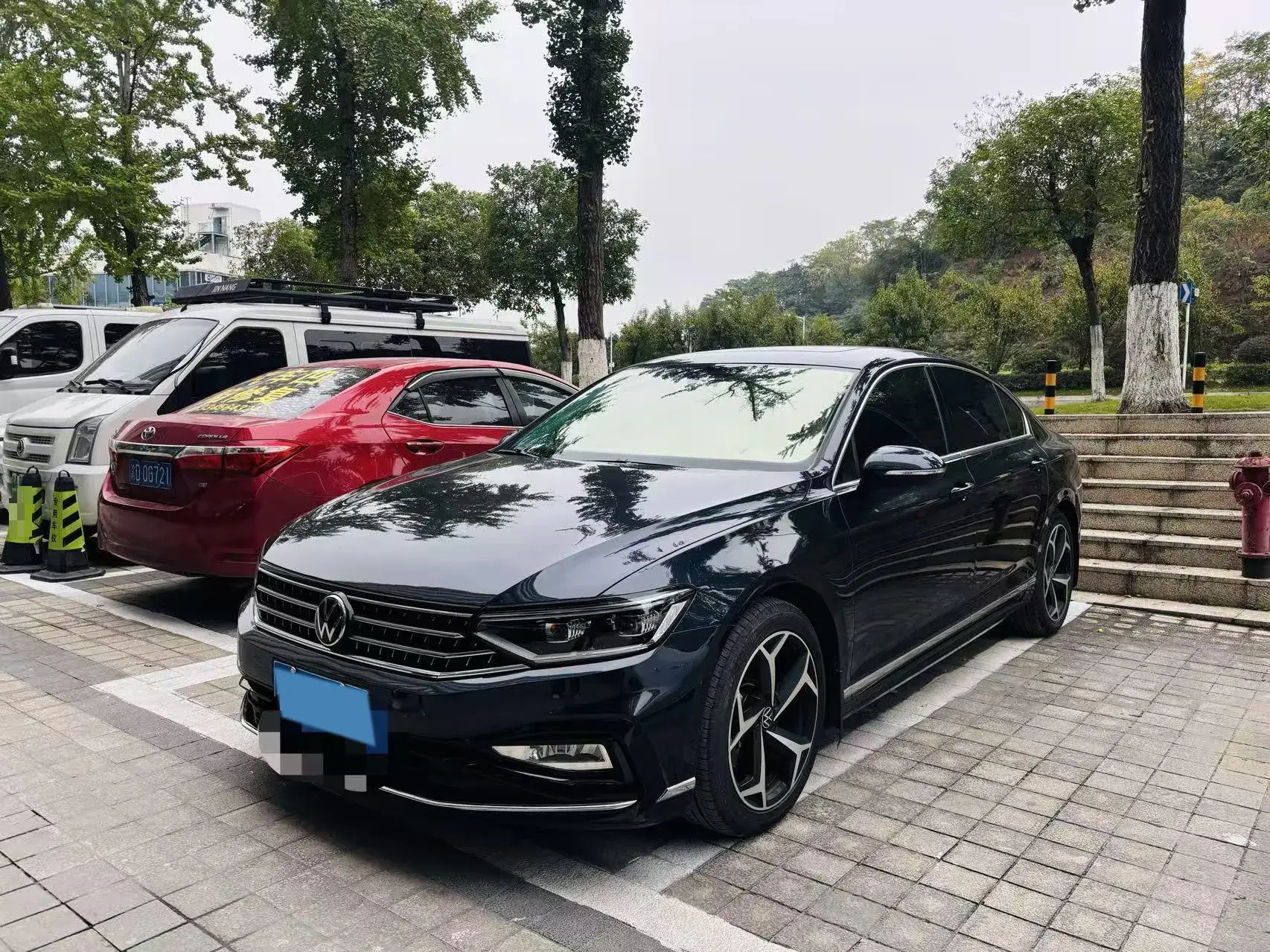 2023 VOLKSWAGEN MAGOTAN view 1