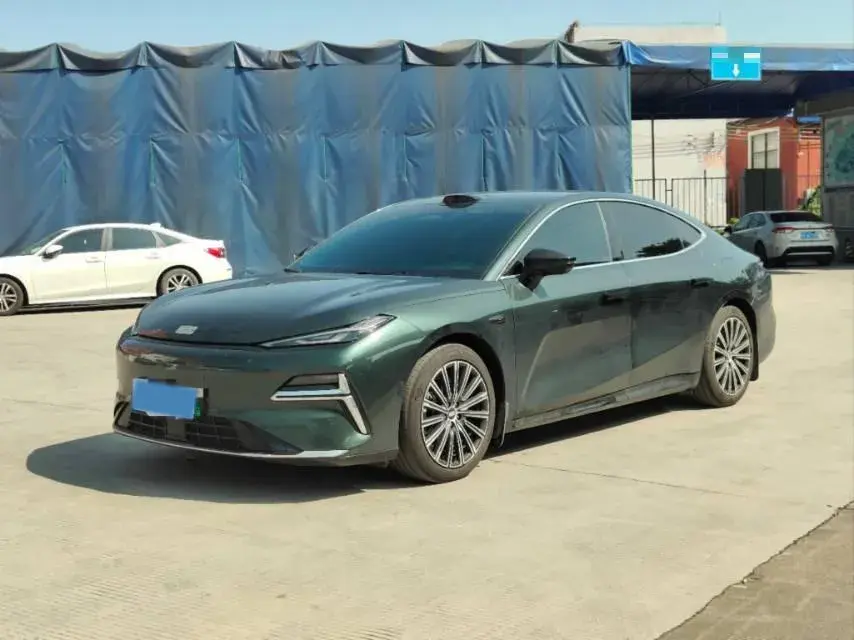 2025 Geely Galaxy Starshine 8 1.5T 163HP L4 3DHT PHEV 27.69KWH