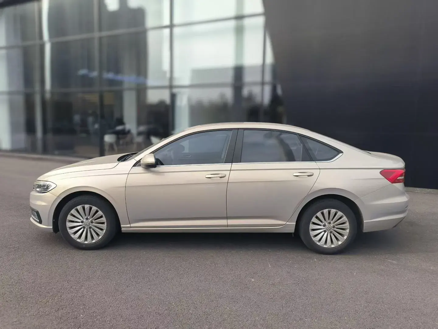 2018 VOLKSWAGEN LAVIDA thumbnail 3