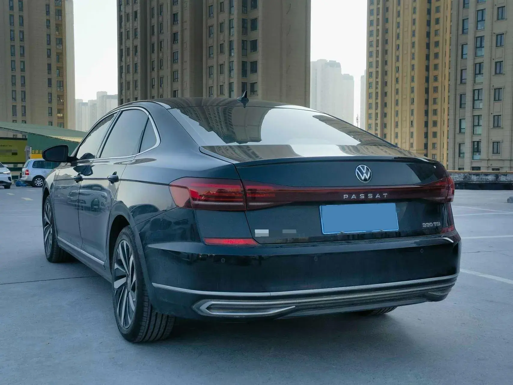 2022 VOLKSWAGEN PASSAT thumbnail 3