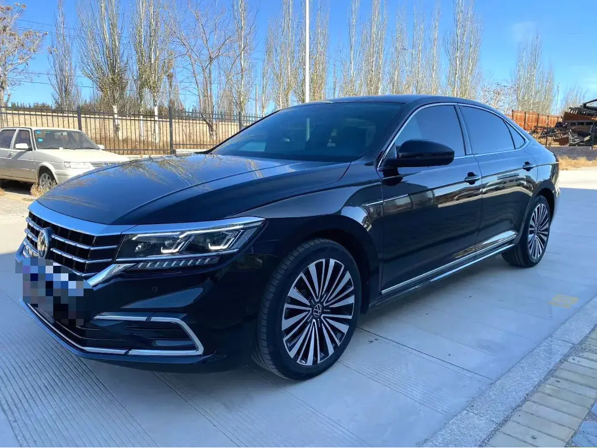 2021 VOLKSWAGEN PASSAT view 1