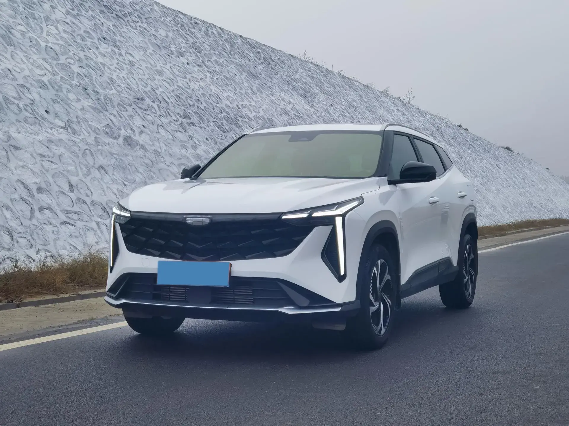 2023 GEELY AZKARRA view 1