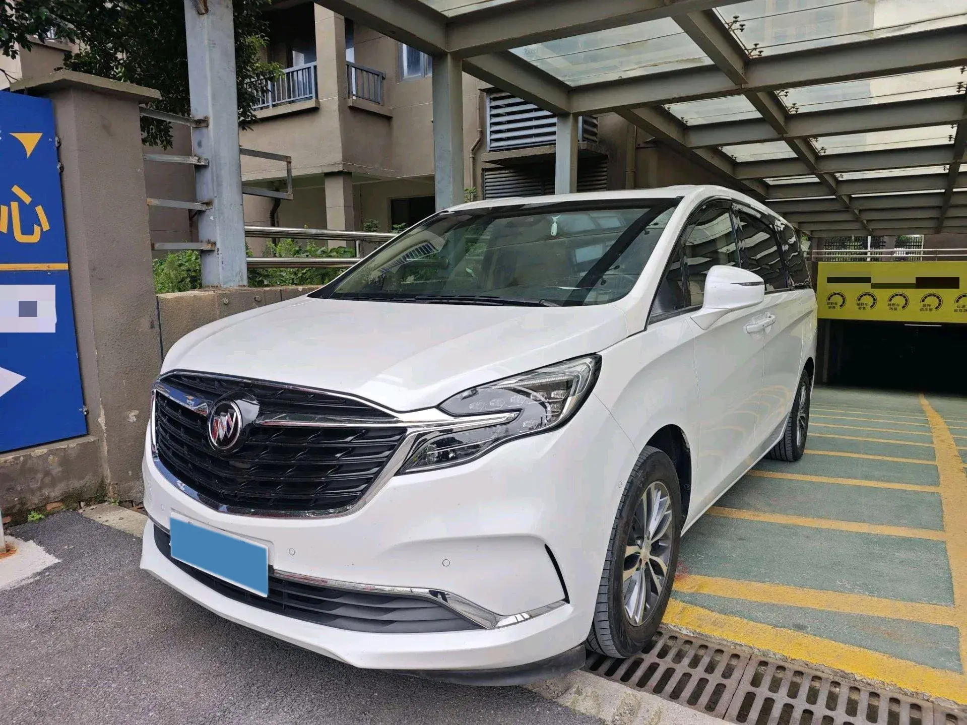 2021 BUICK GL8 view 1