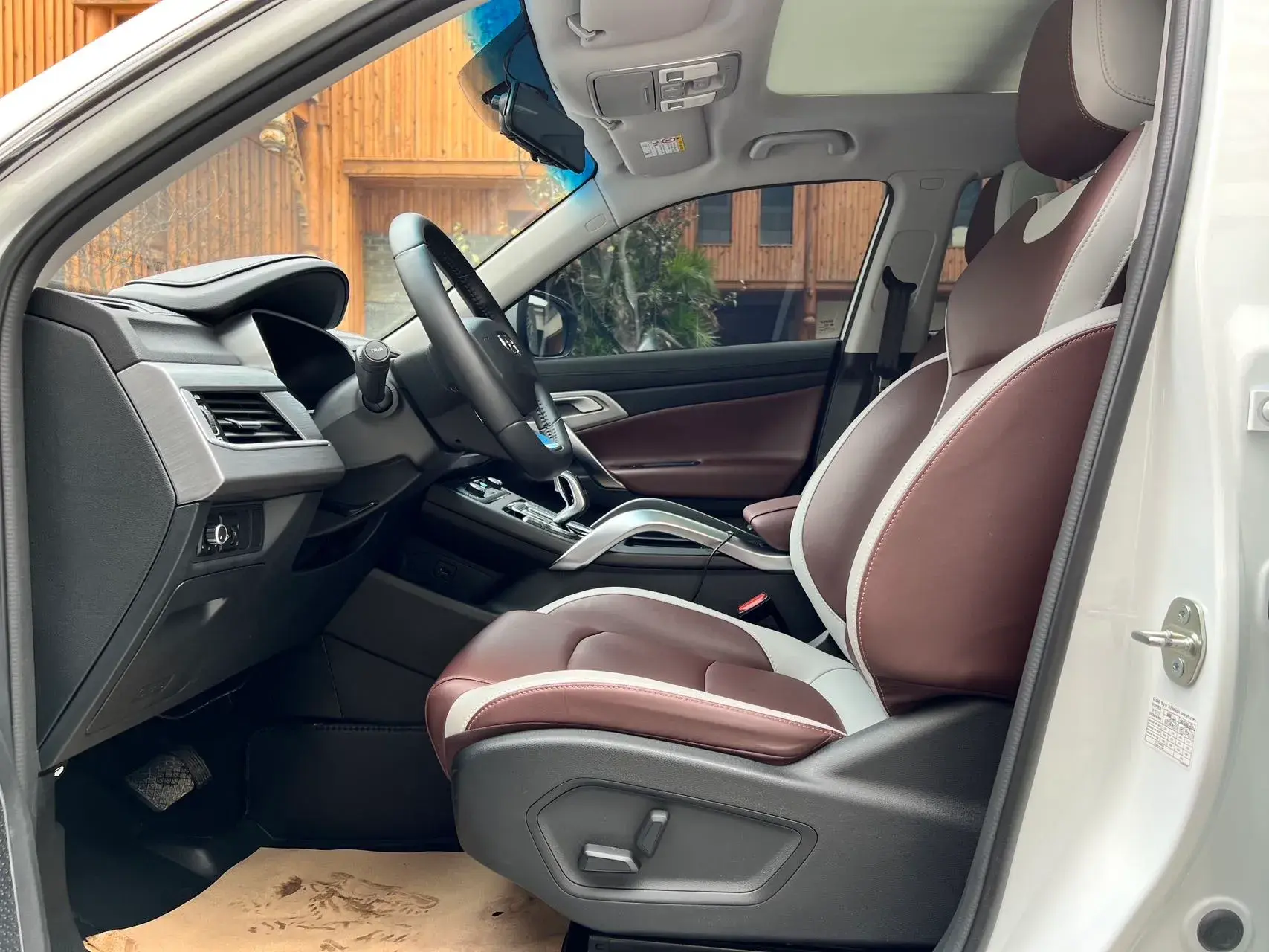 2022 GEELY AZKARRA thumbnail 4