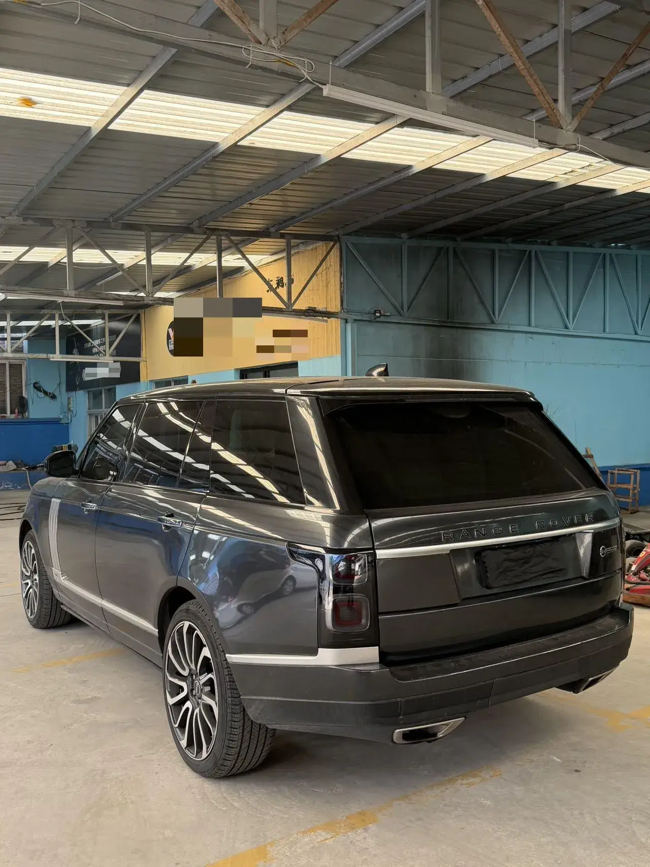 2017 LAND ROVER thumbnail 4