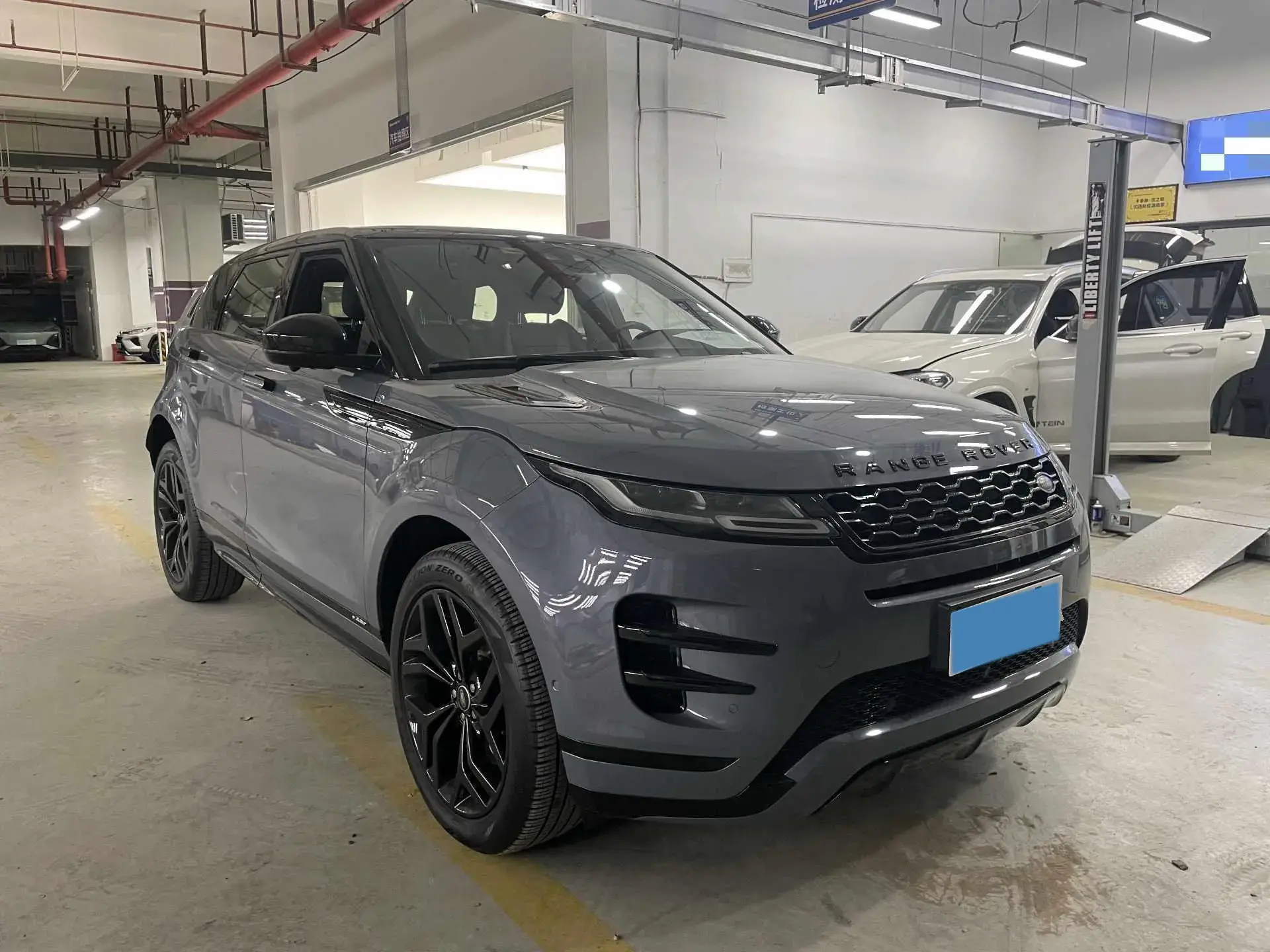 2021 LAND ROVER thumbnail 3
