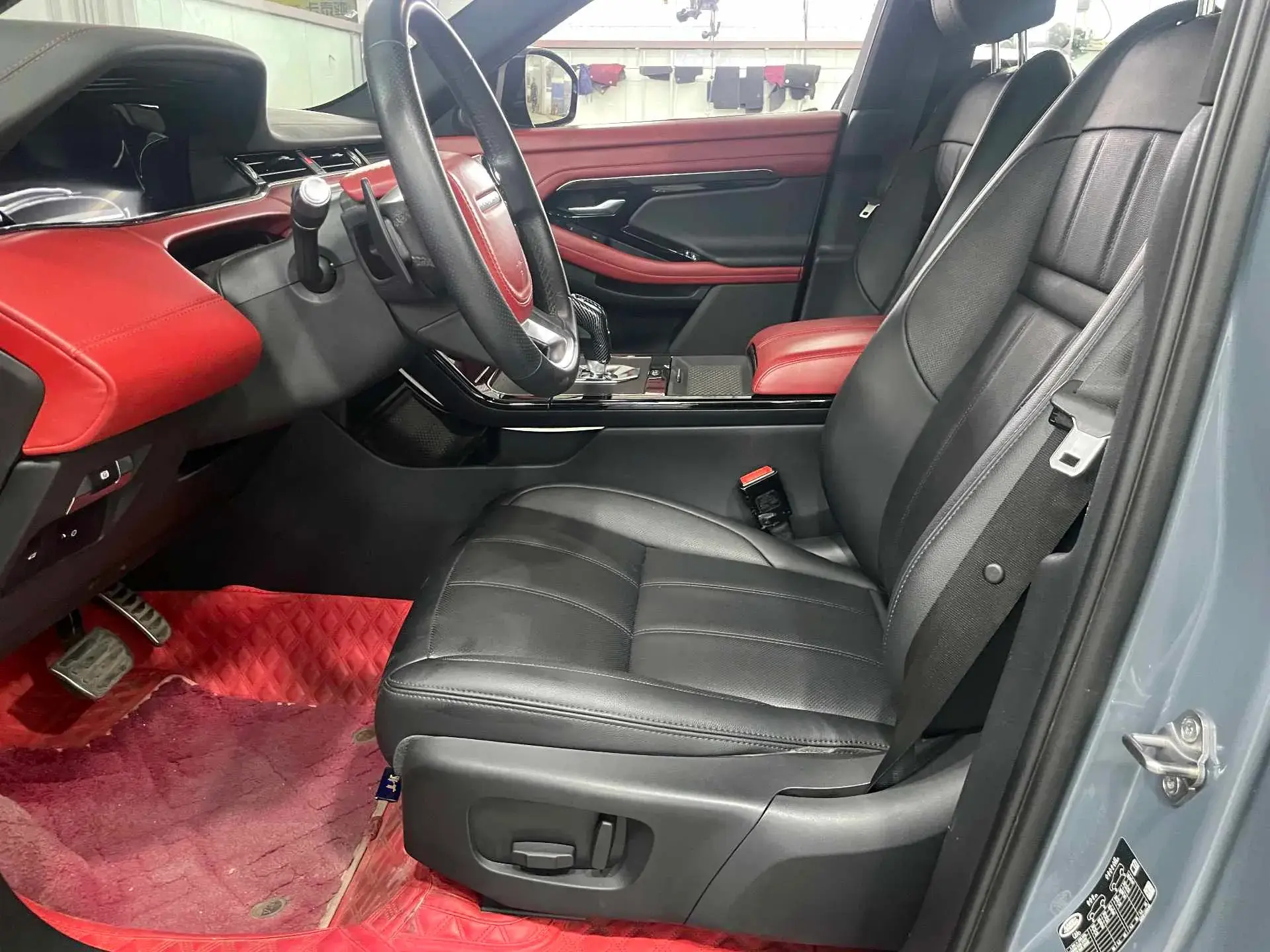 2021 LAND ROVER thumbnail 4