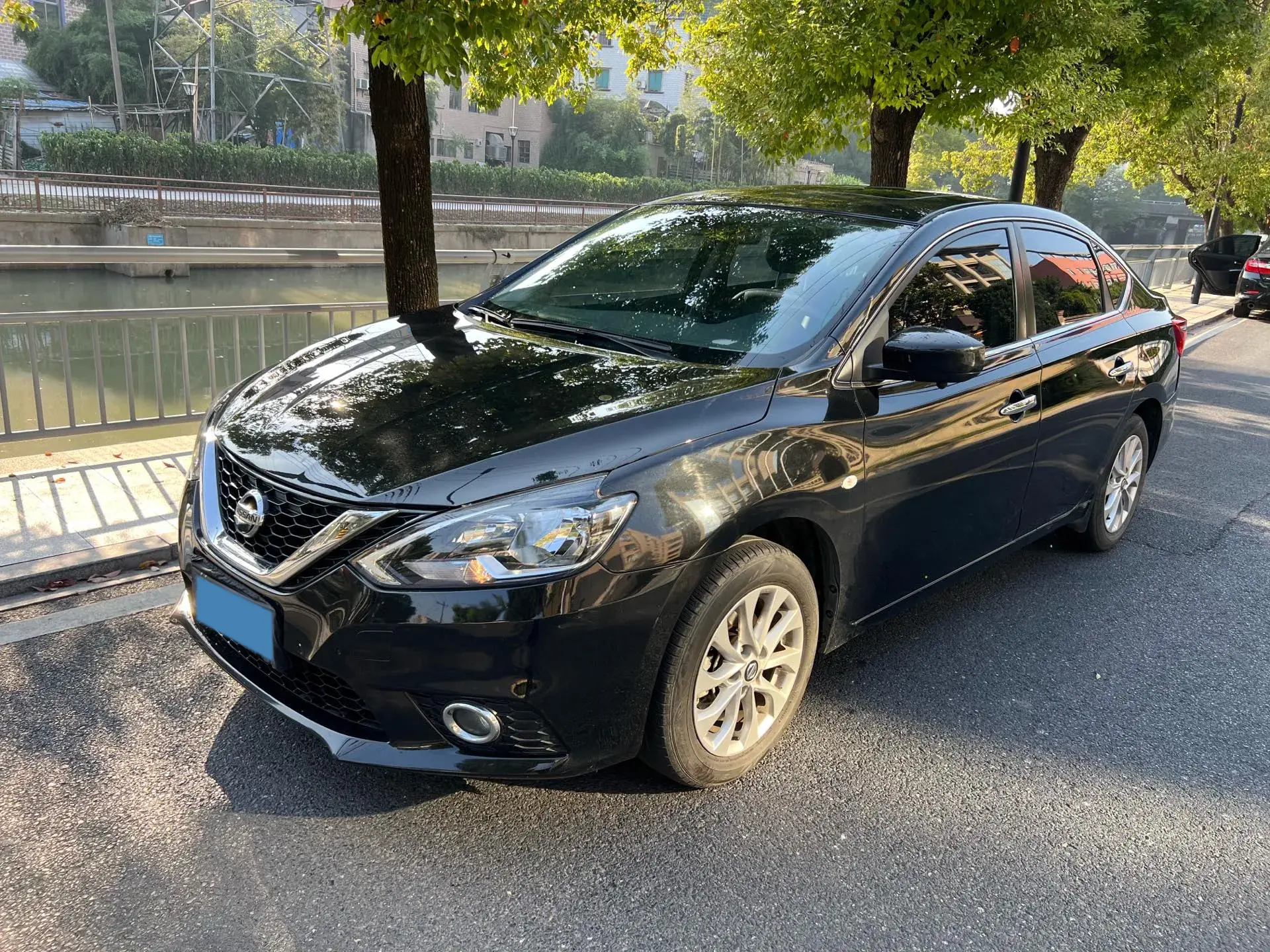 2022 NISSAN SYLPHY view 1