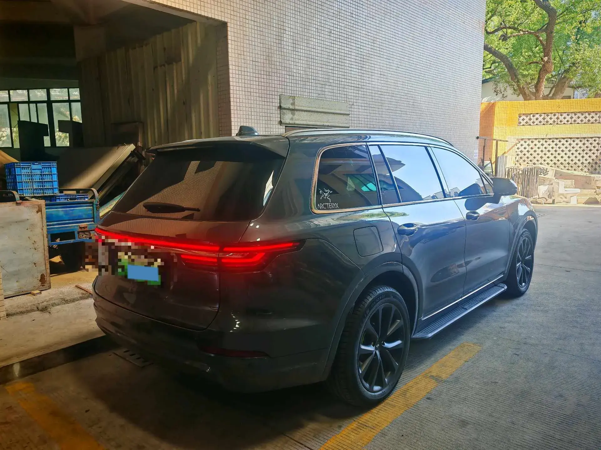 2020 LI ONE thumbnail 2