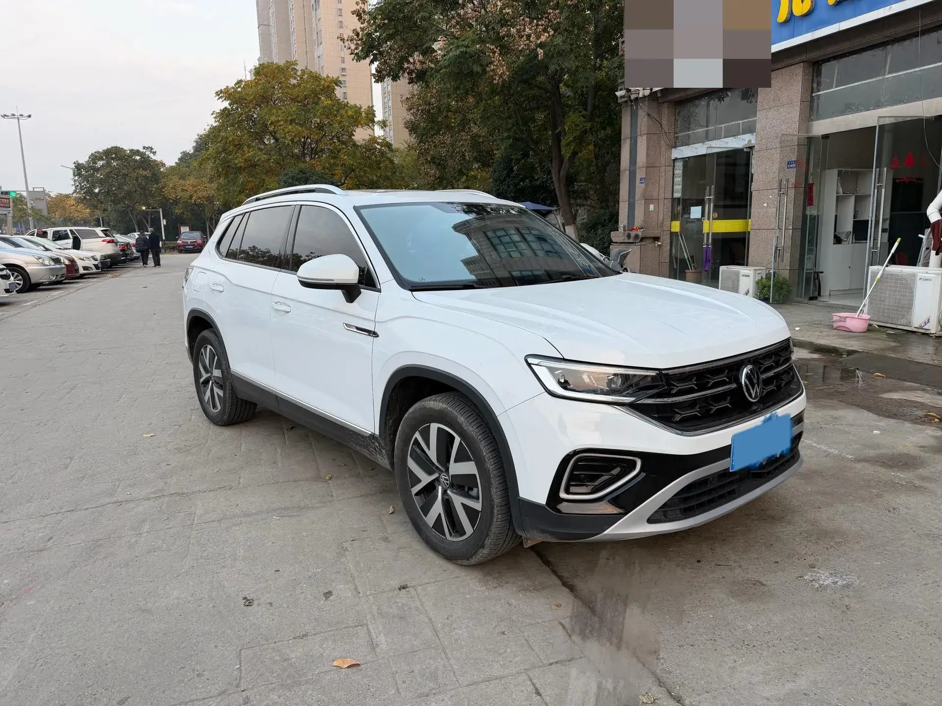 2024 VOLKSWAGEN TAYRON thumbnail 3