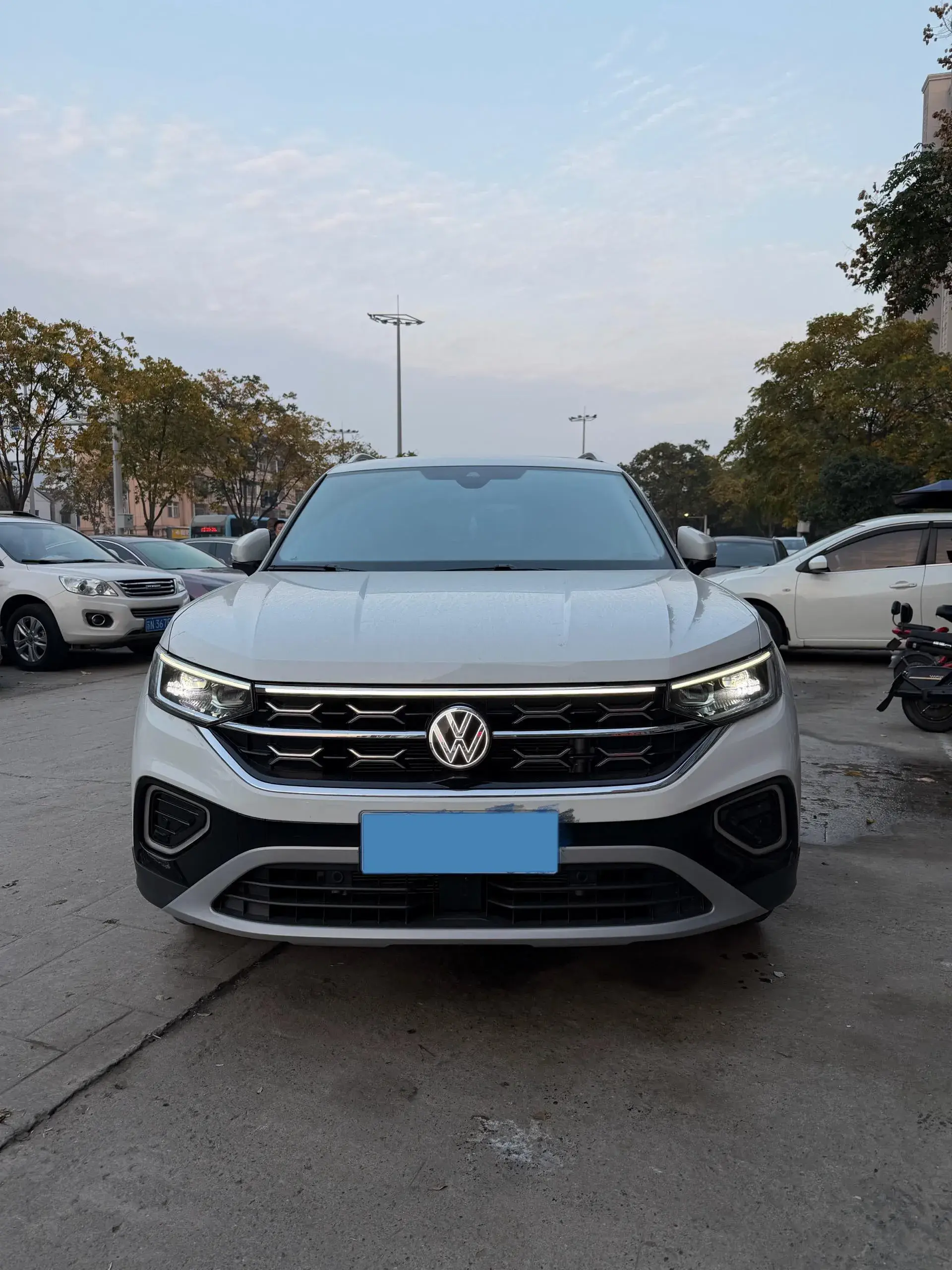 2024 VOLKSWAGEN TAYRON thumbnail 2