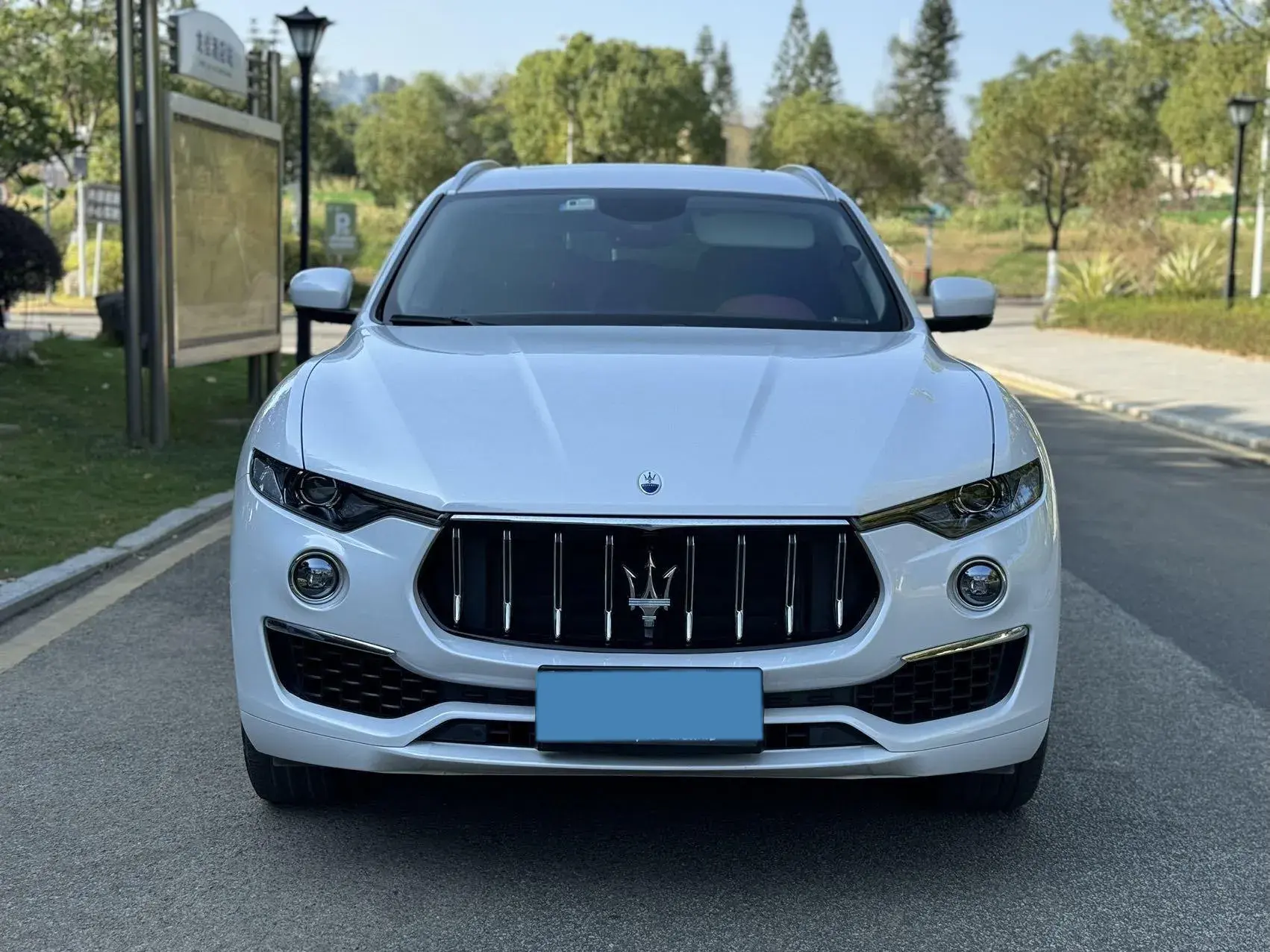 2022 MASERATI LEVANTE thumbnail 2