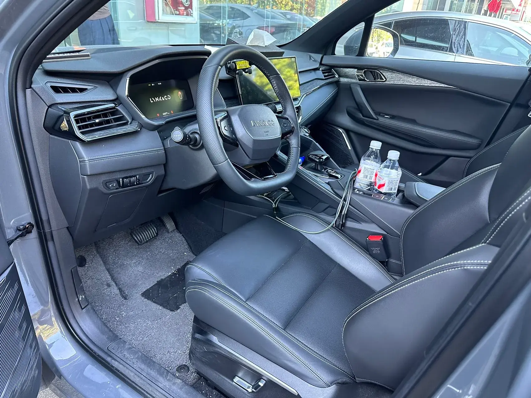 2023 LYNK&CO 06 thumbnail 2
