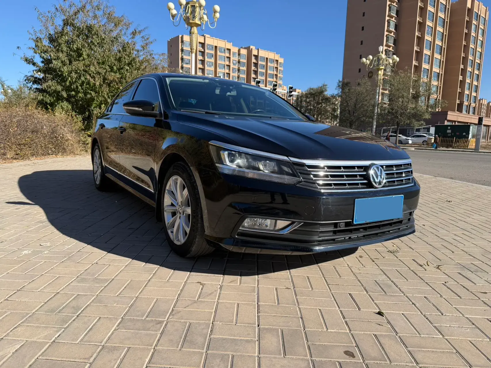 2017 VOLKSWAGEN PASSAT thumbnail 2