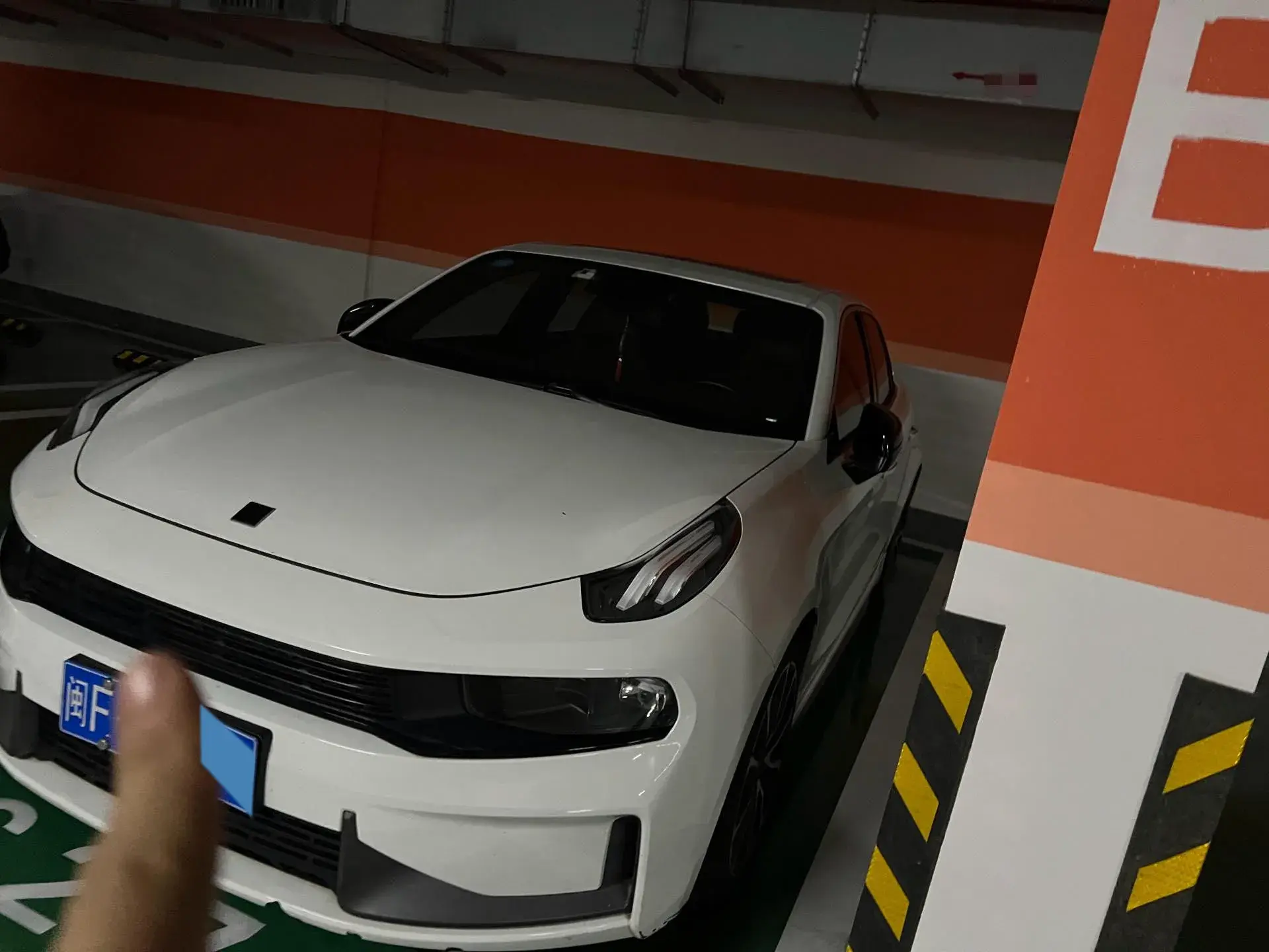 2018 LYNK&CO 03 view 1