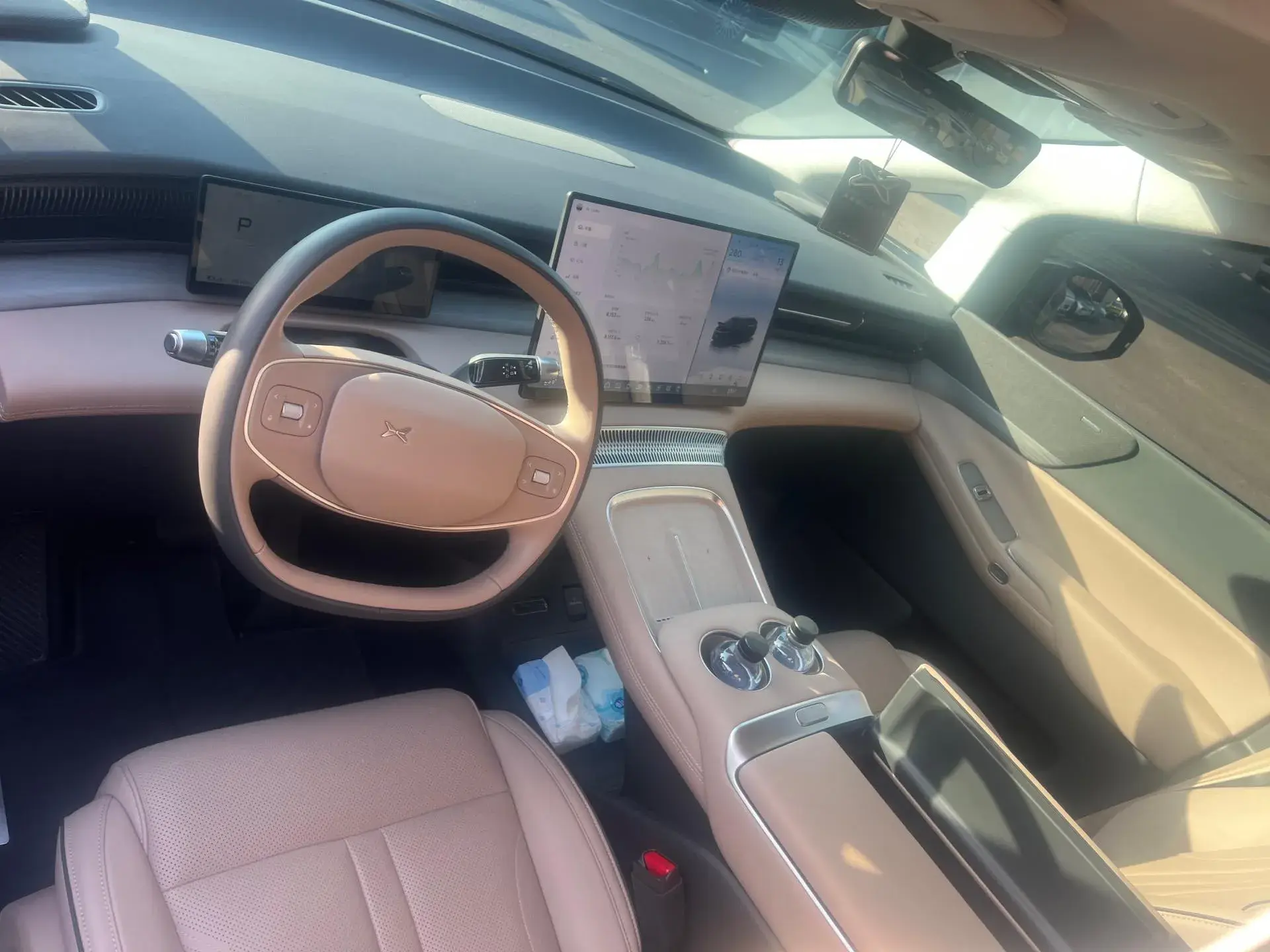 2025 XPENG X9 thumbnail 3