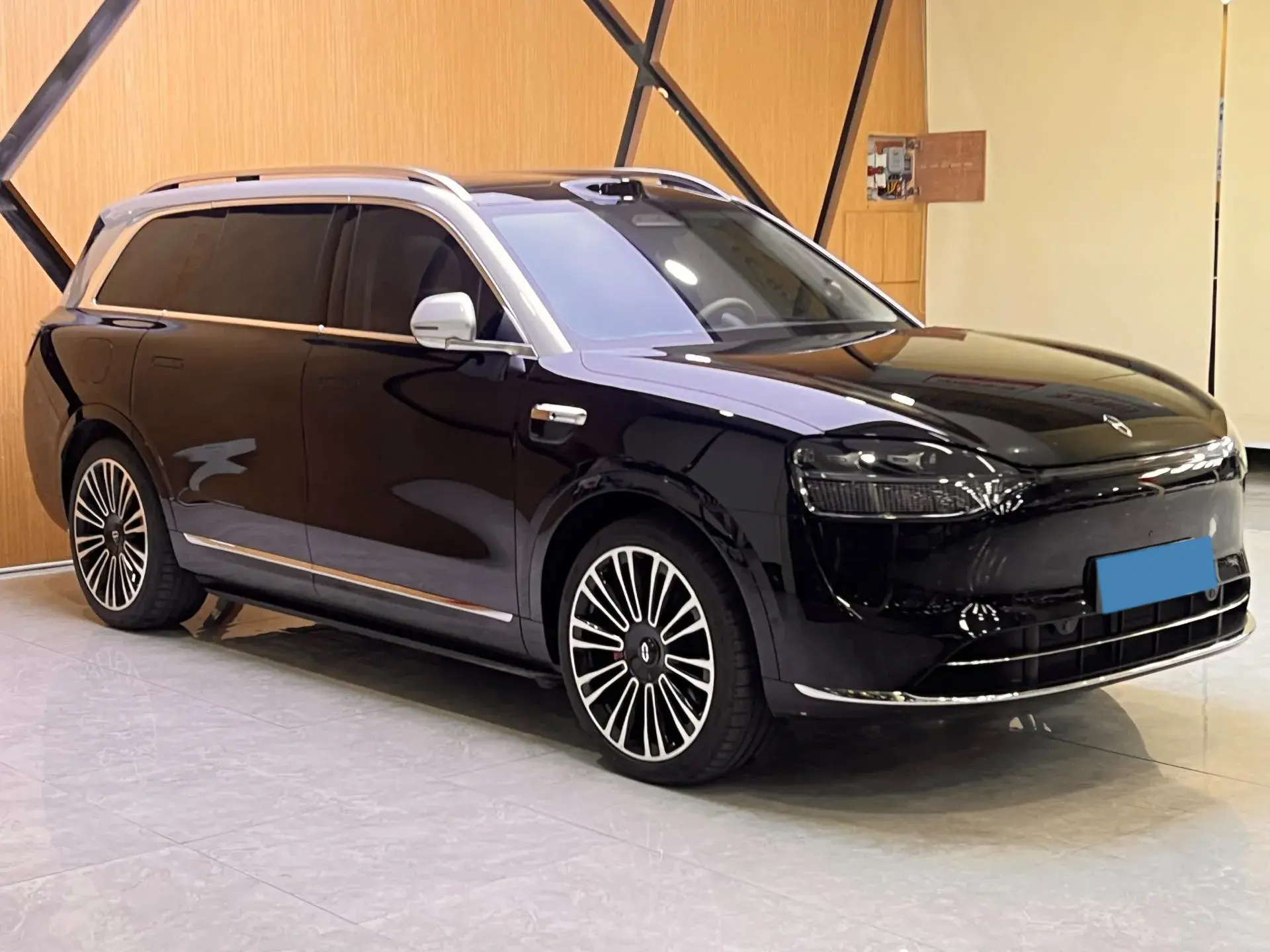 2025 AITO AITO thumbnail 2