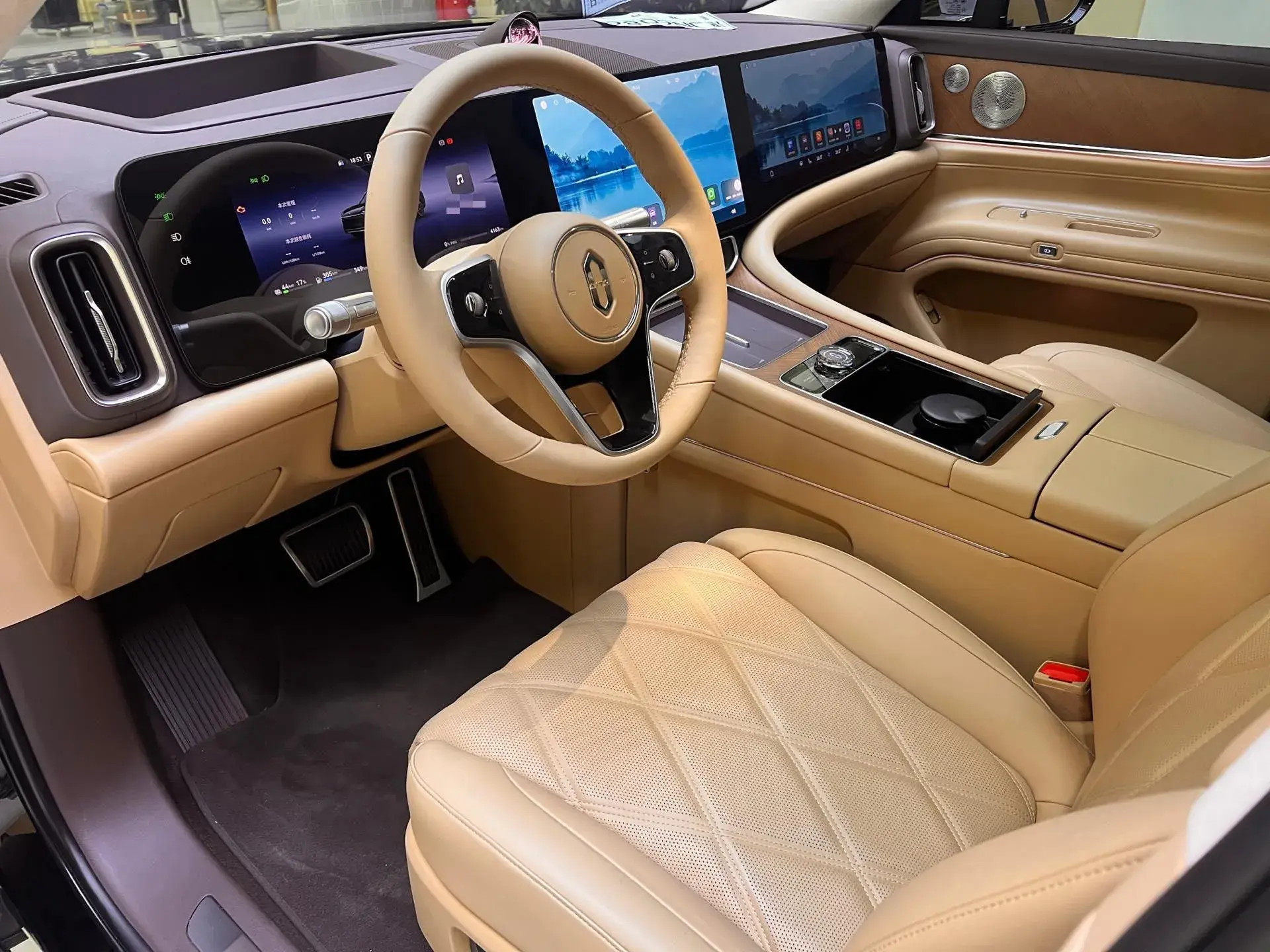 2025 AITO AITO thumbnail 3