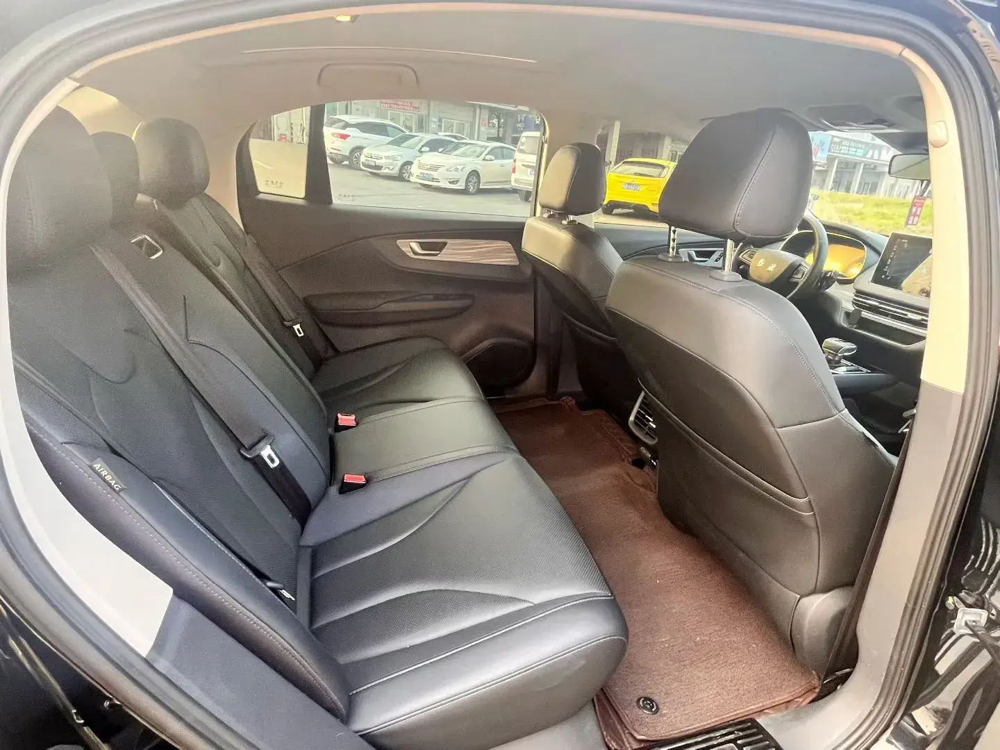 2022 HONGQI E-QM5 thumbnail 4