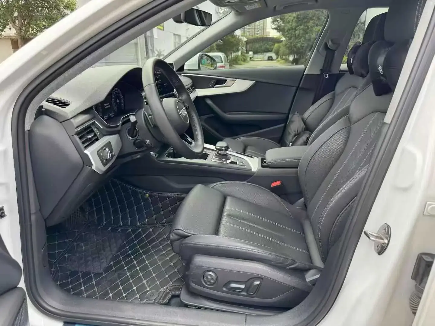 2020 AUDI A4L thumbnail 3