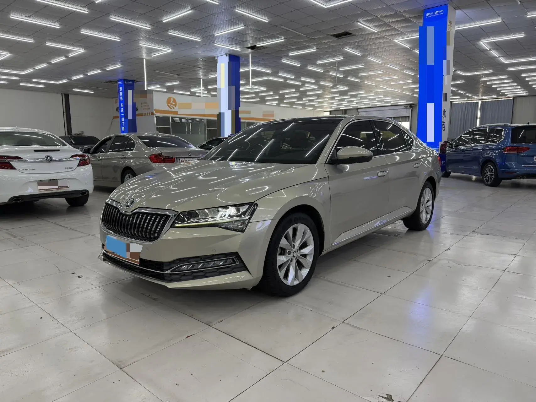 2019 SKODA SUPERB view 1