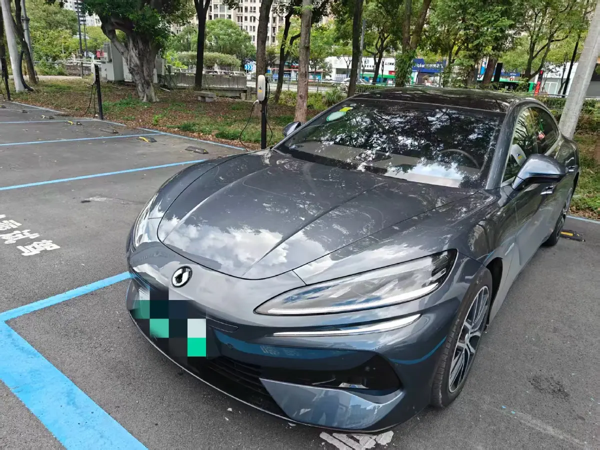 2024 Denza DenzaZ9 2.0T 207HP L4 E-CVT PHEV 38.5KWH