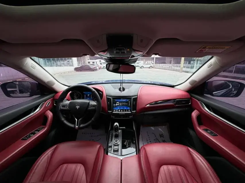 2018 MASERATI LEVANTE thumbnail 4