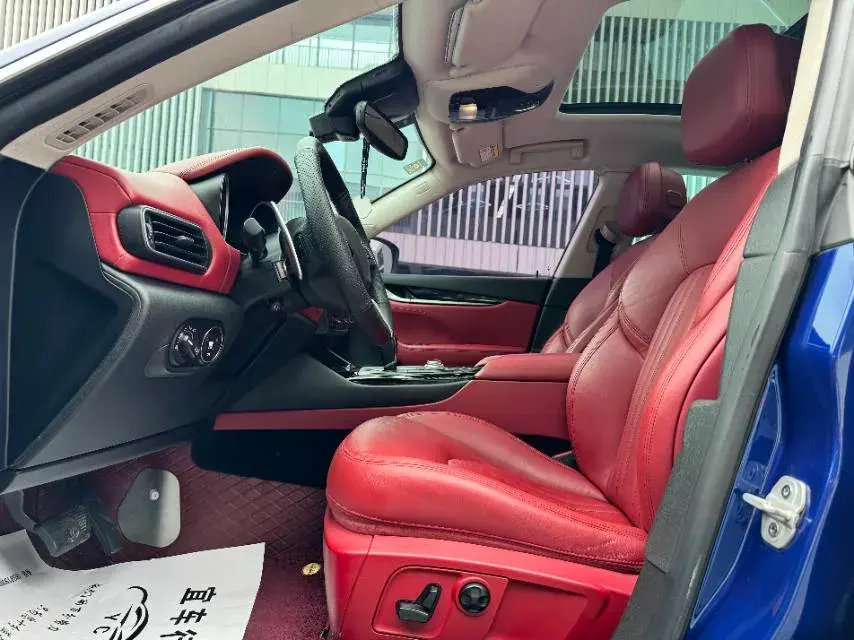 2018 MASERATI LEVANTE thumbnail 3