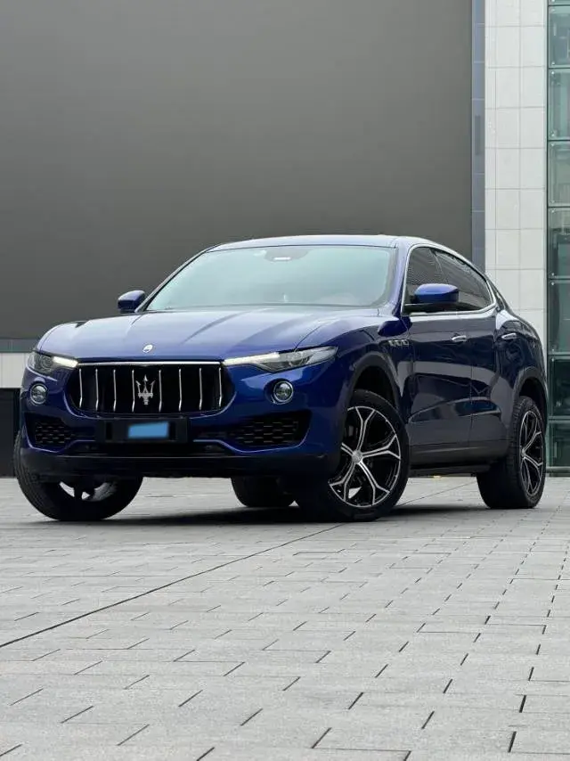 2018 MASERATI LEVANTE view 1