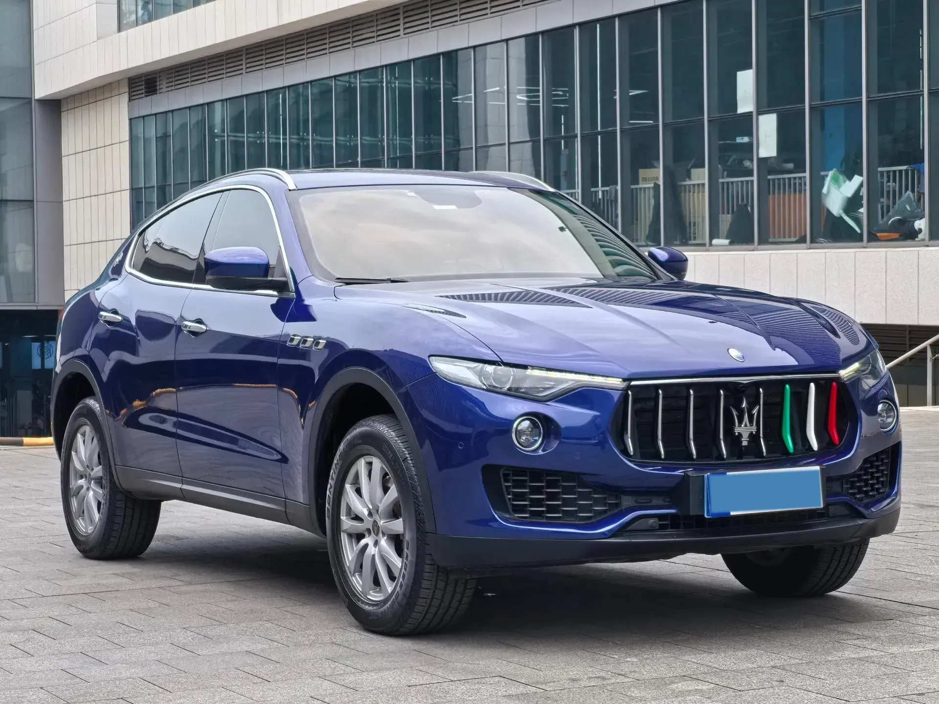 2018 MASERATI LEVANTE thumbnail 3