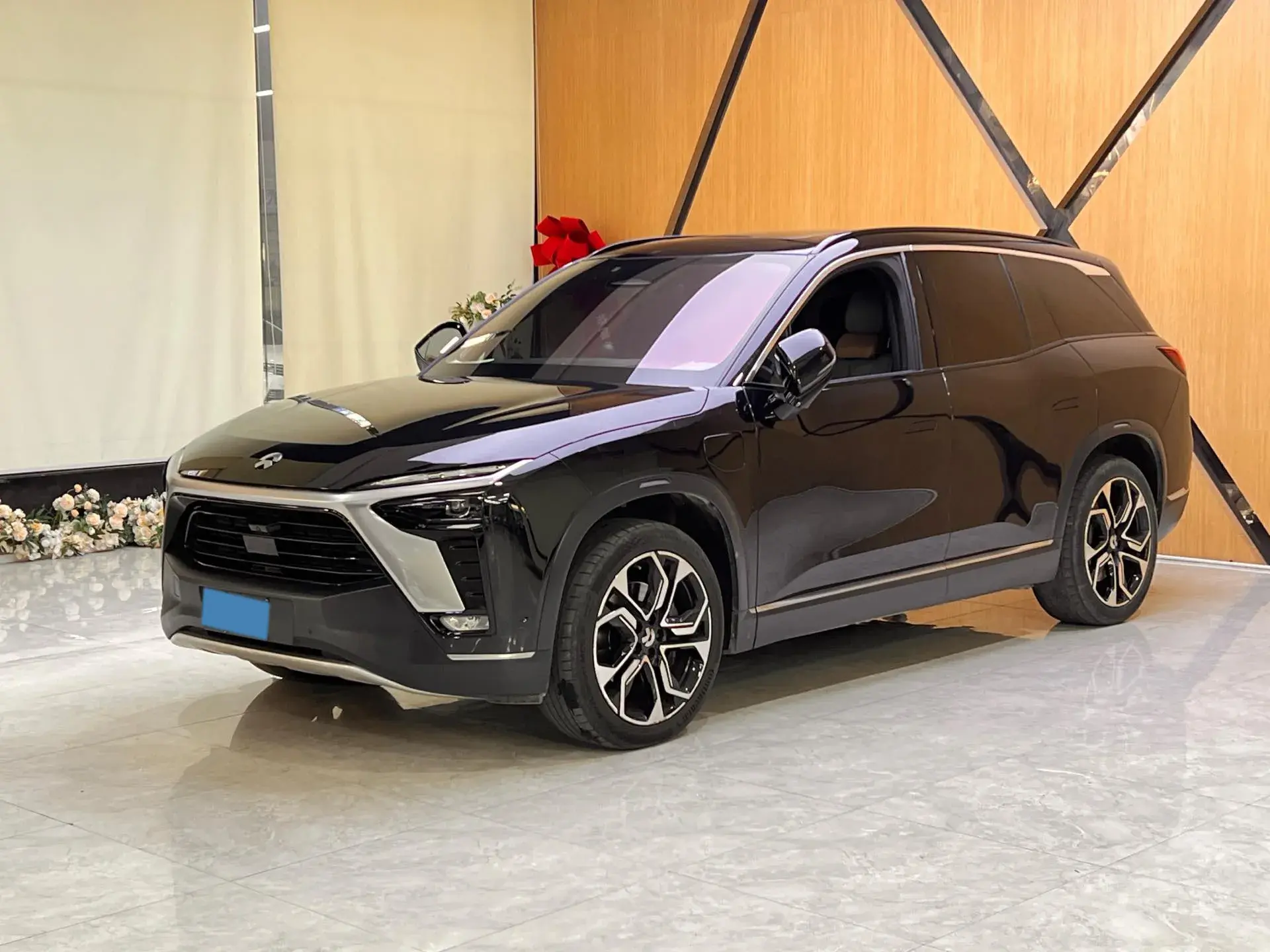2020 NIO ES8 view 1