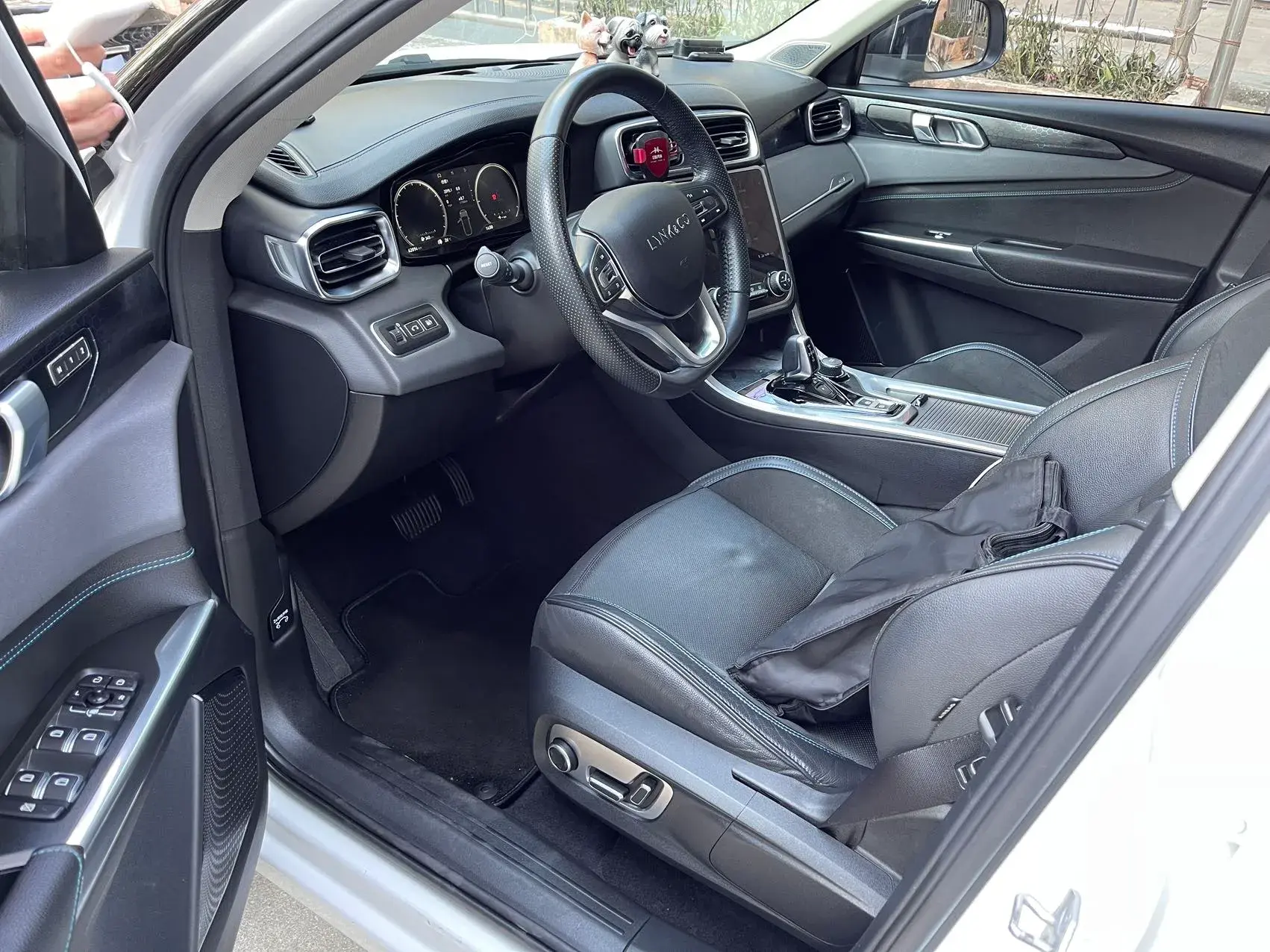 2018 LYNK&CO 01 thumbnail 2