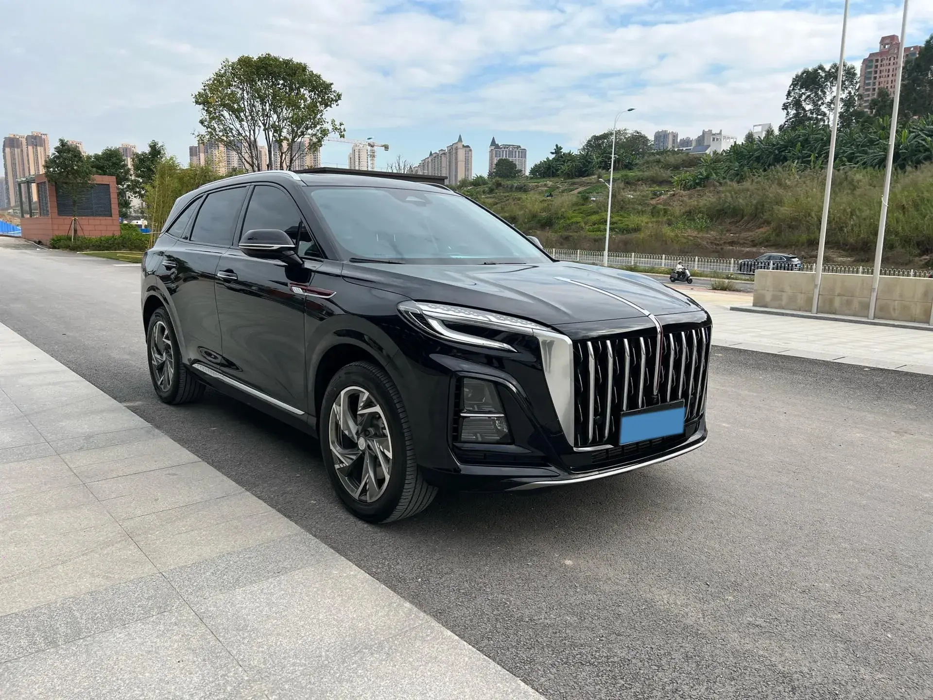 2024 HONGQI HS3 thumbnail 3