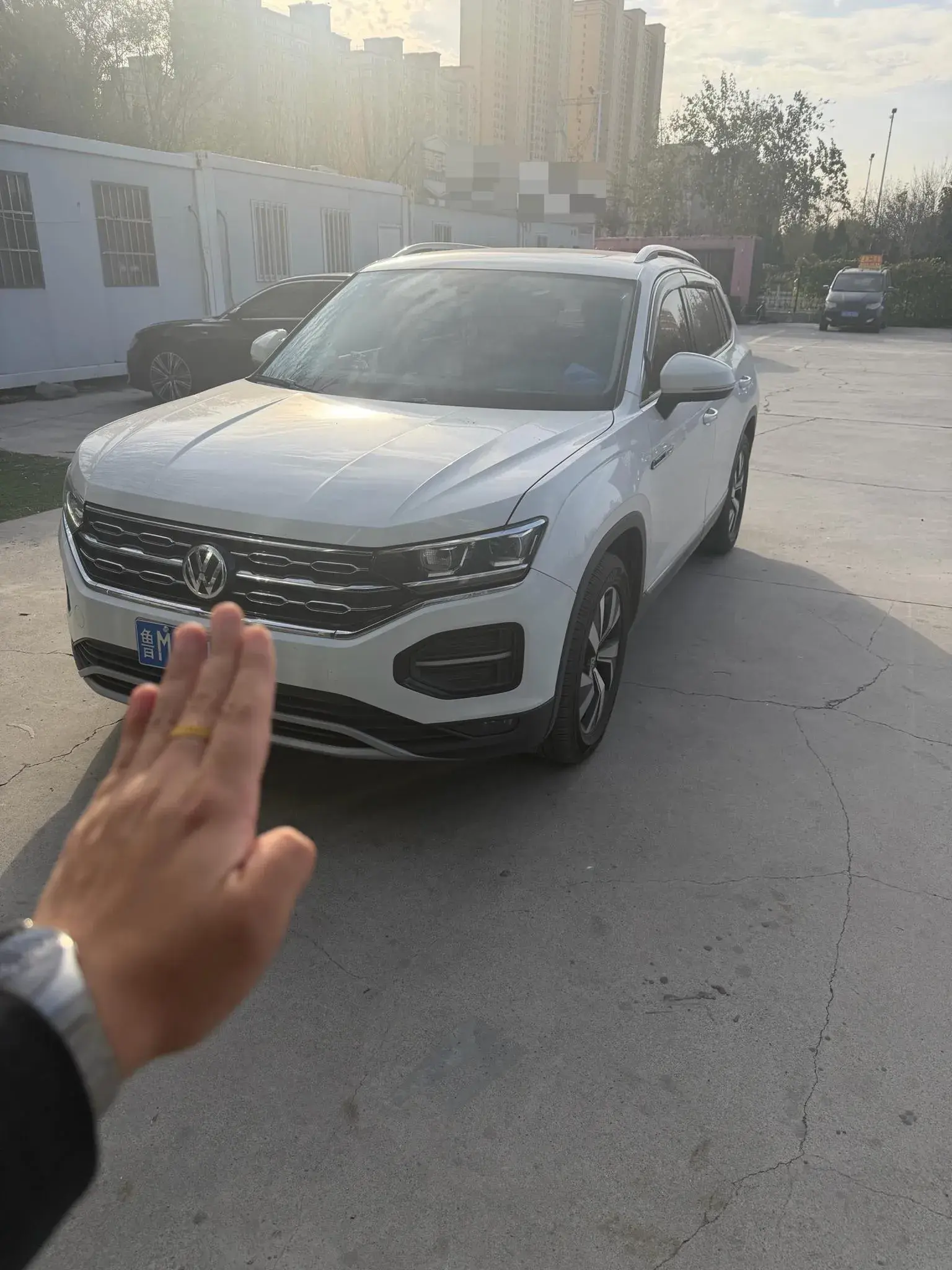 2021 VOLKSWAGEN TAYRON view 1