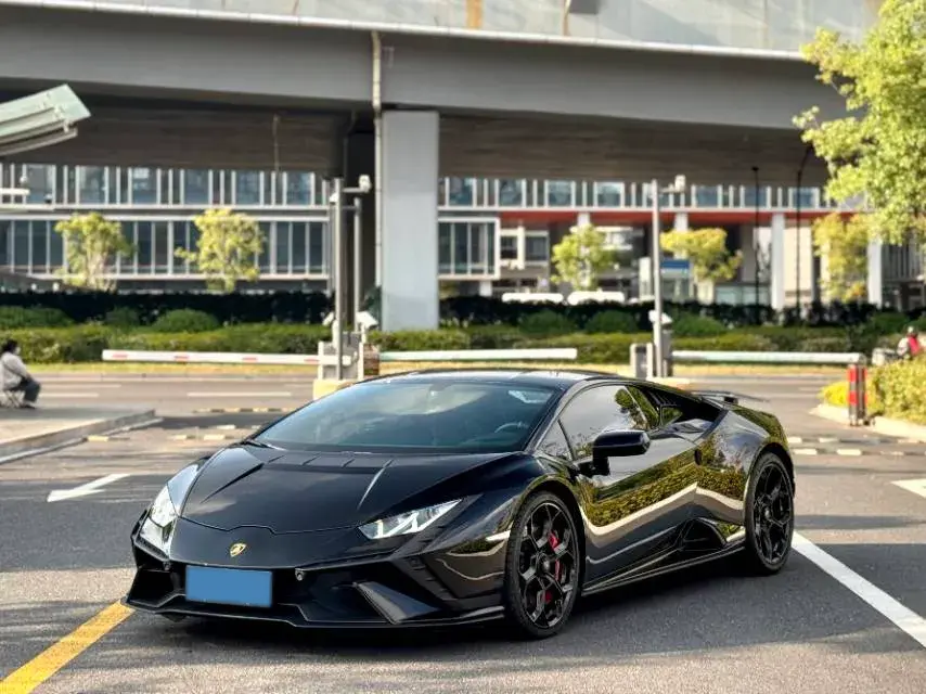 2023 LAMBORGHINI HURACÁN view 1