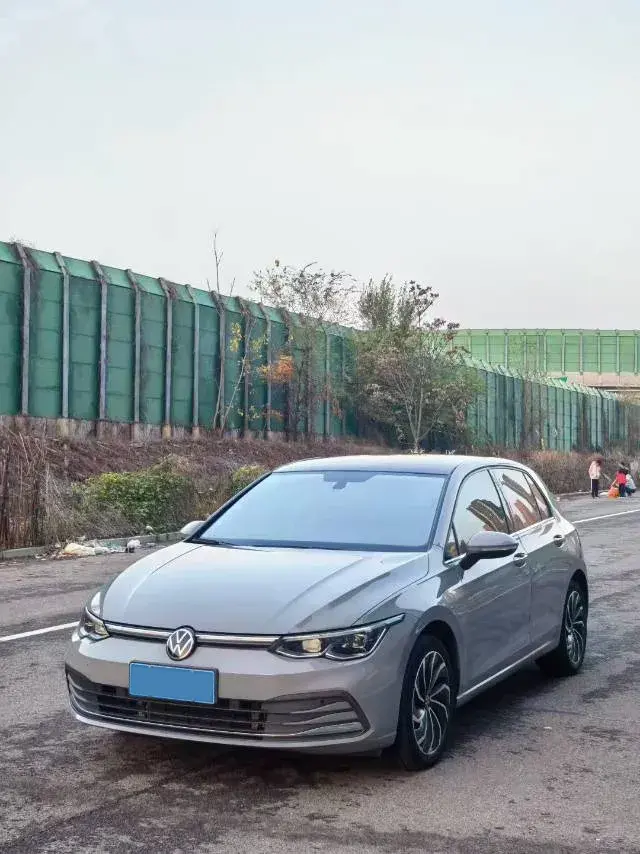 2021 VOLKSWAGEN GOLF view 1