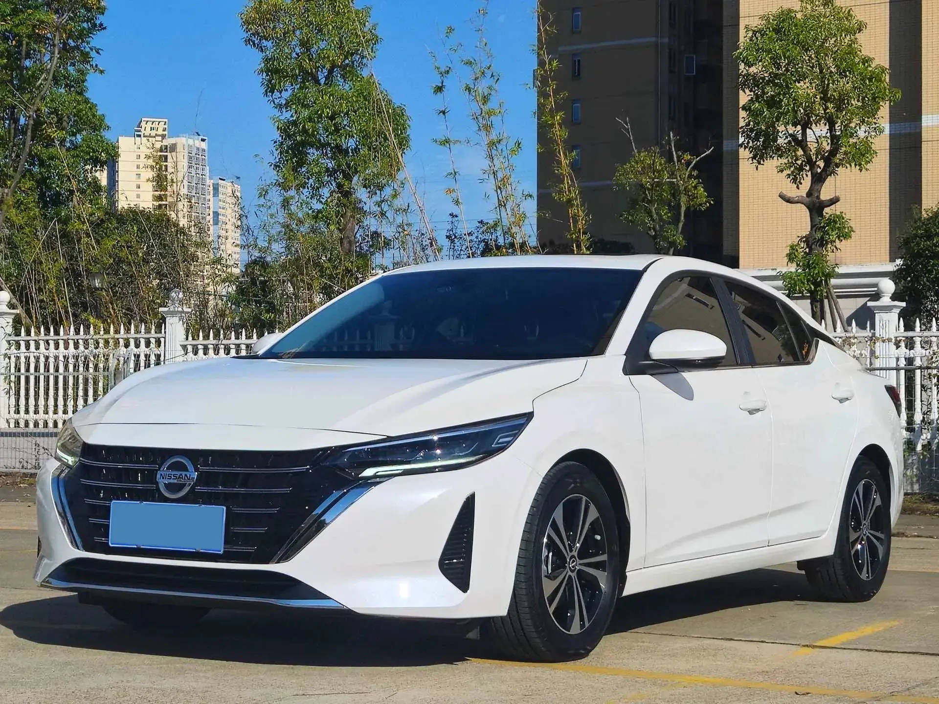 2023 NISSAN SYLPHY view 1