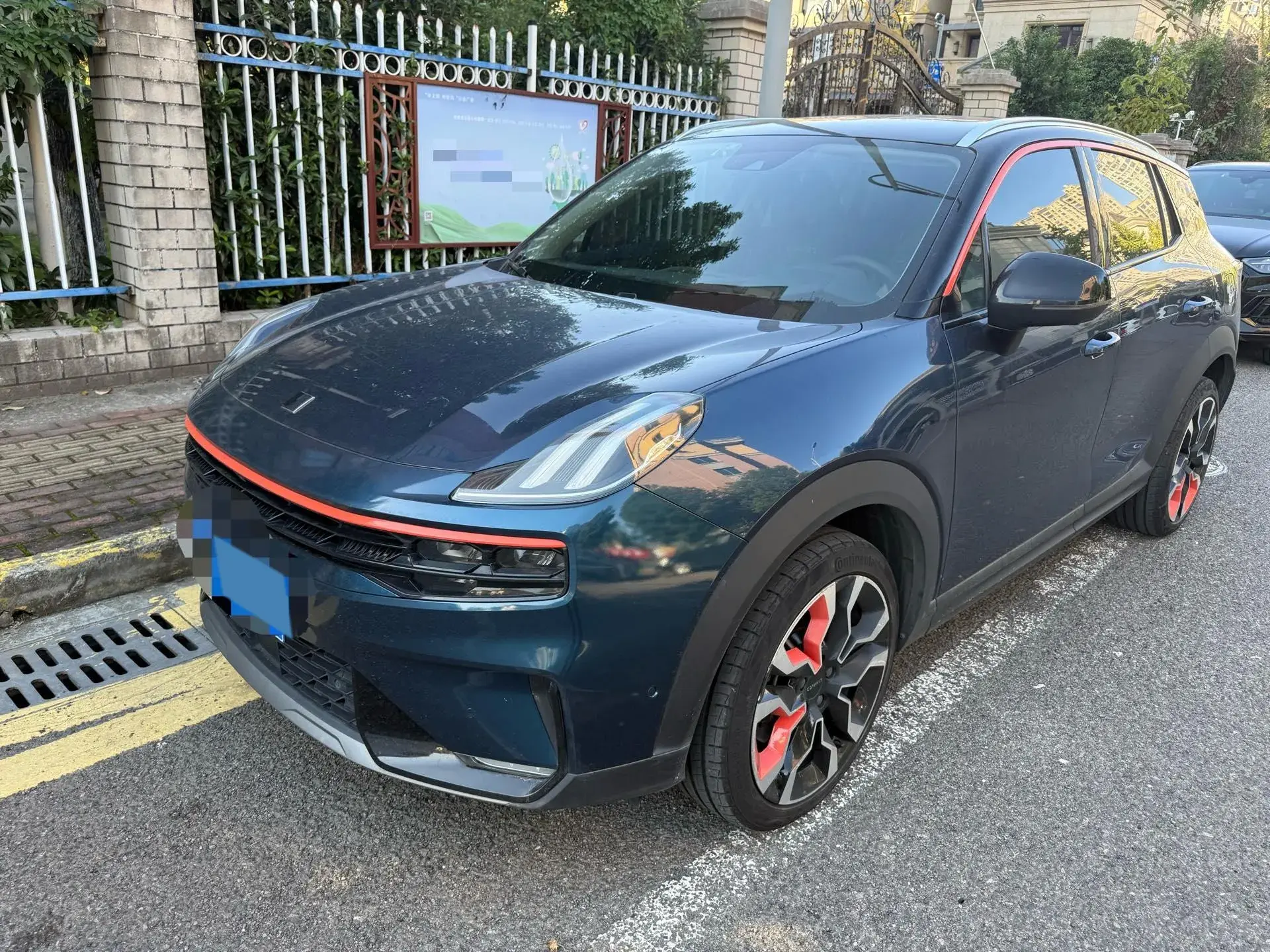 2020 LYNK&CO 06 view 1