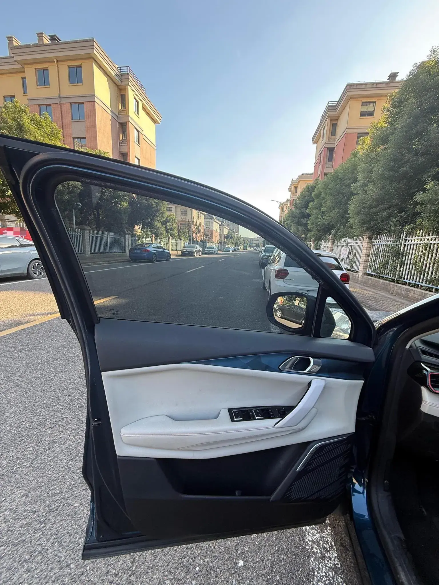 2020 LYNK&CO 06 thumbnail 3