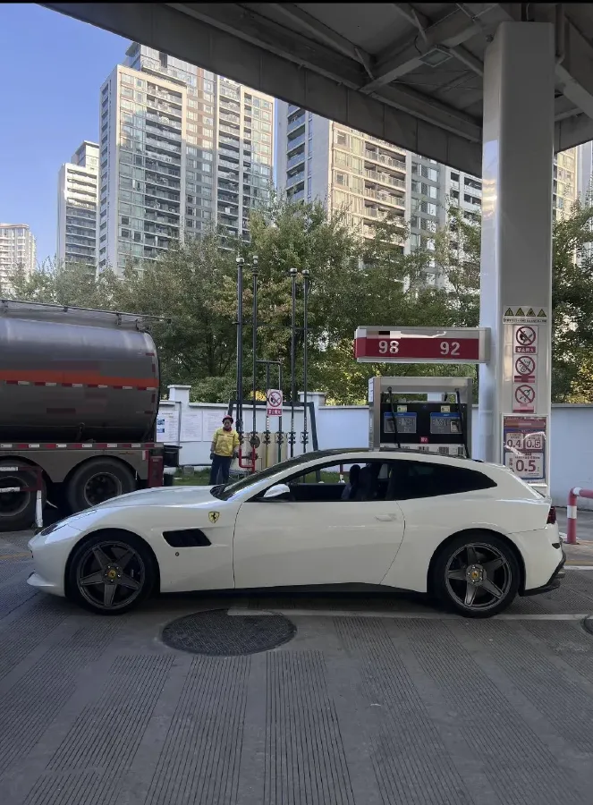 2017 Ferrari GTC4 Lusso 3.9T 609HP V8 7DCT,autocango,china used car exporter,china ev exporter,chinese used car exporter,chinese used ev exporter