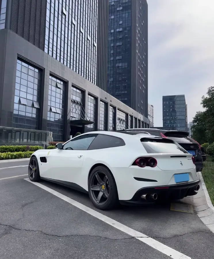 2017 Ferrari GTC4 Lusso 3.9T 609HP V8 7DCT,autocango,china used car exporter,china ev exporter,chinese used car exporter,chinese used ev exporter