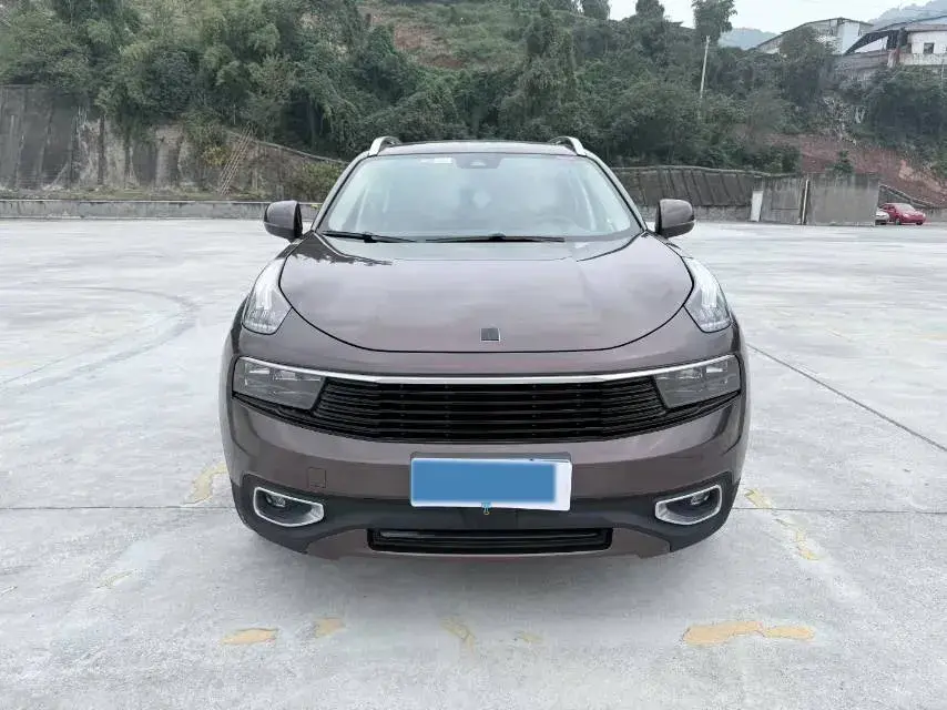 2017 LYNK&CO 01 thumbnail 2