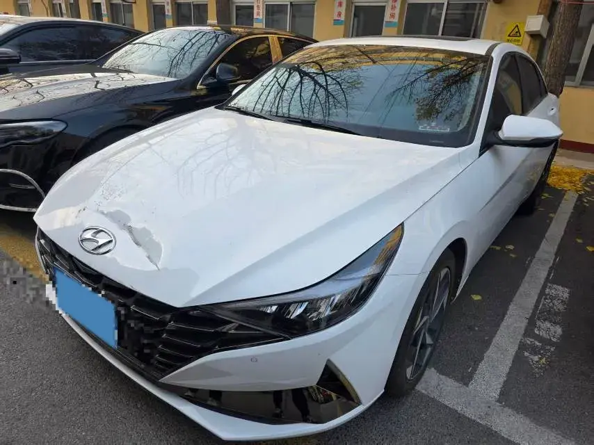 2023 HYUNDAI ELANTRA view 1