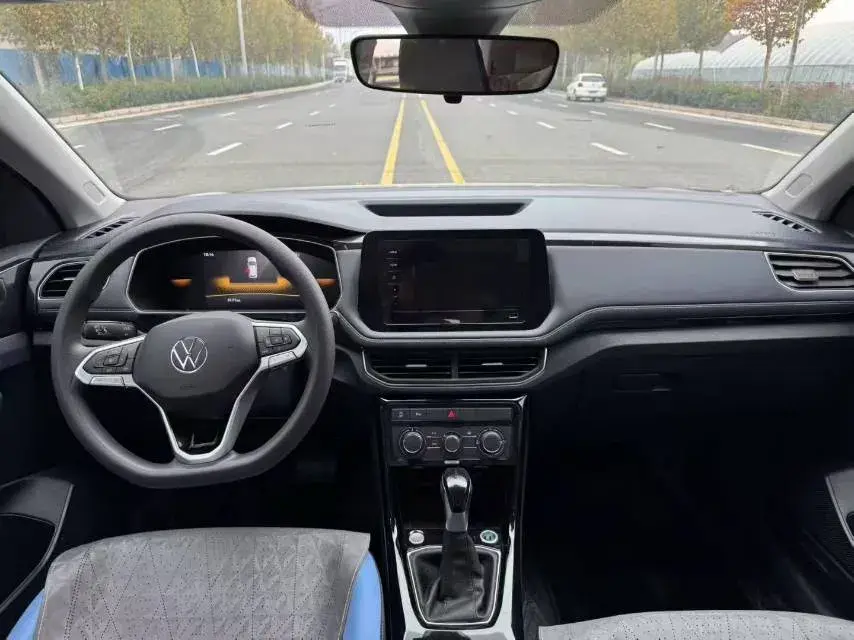 2025 VOLKSWAGEN THARU thumbnail 4