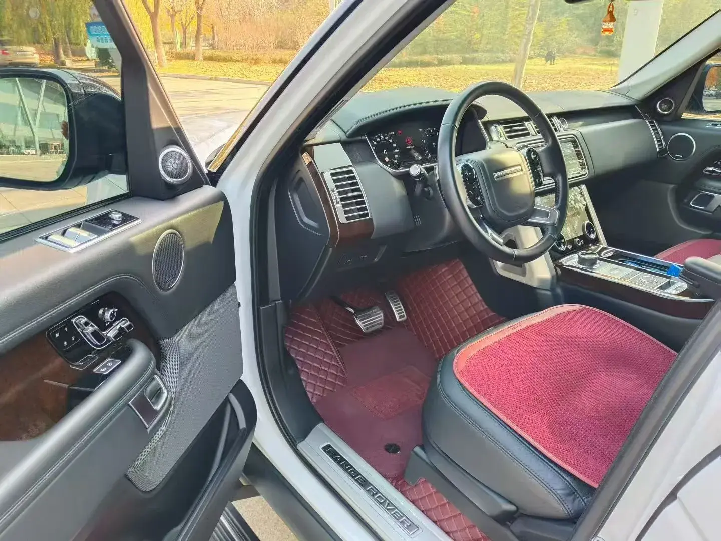 2022 LAND ROVER thumbnail 3