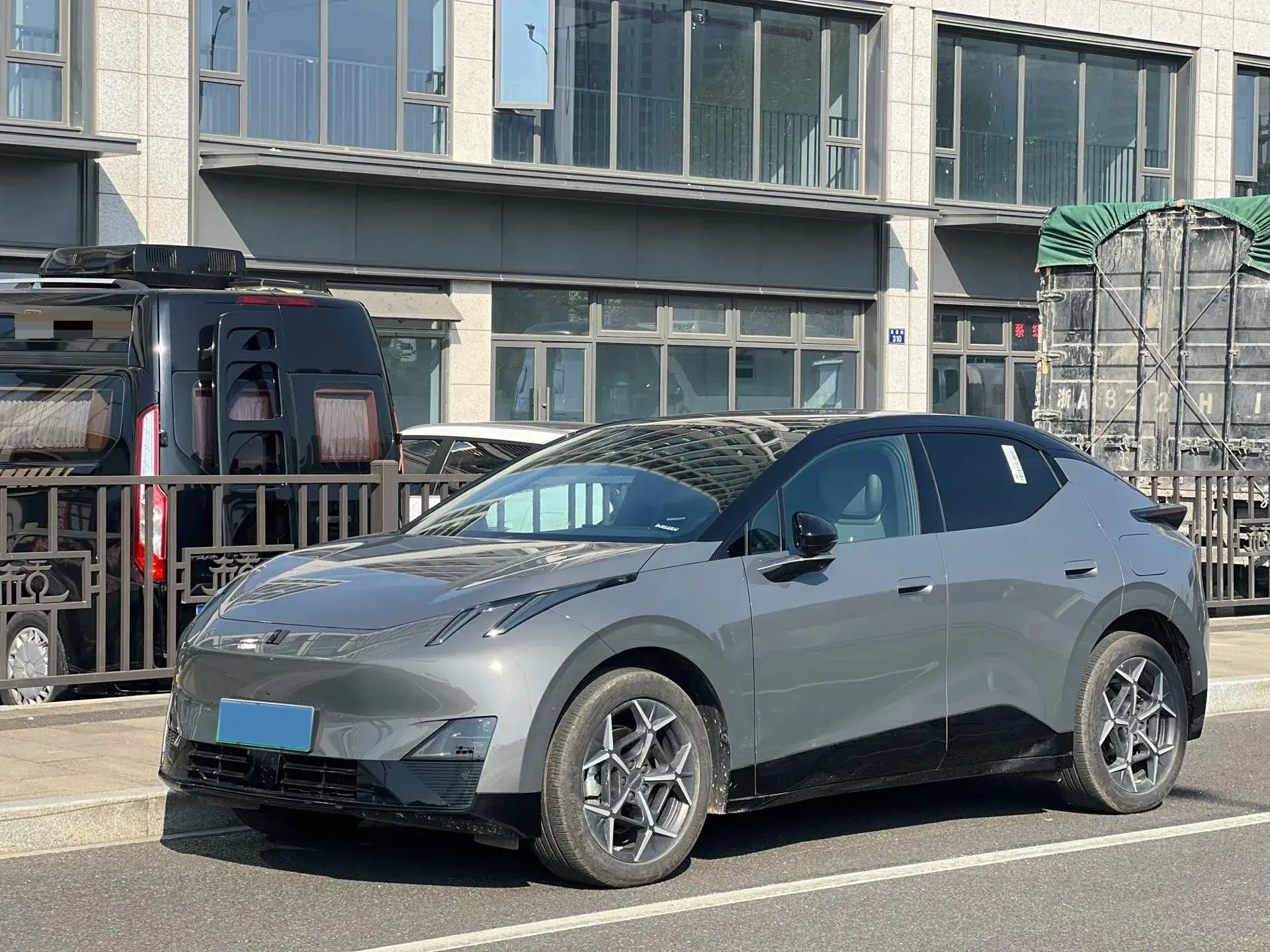 2025 LYNK&CO Z20 view 1