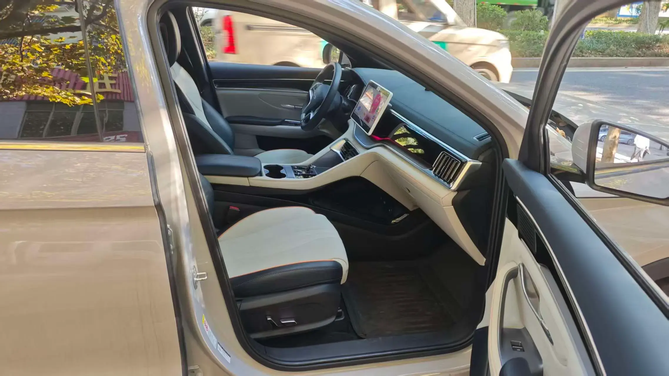 2025 BYD SONG thumbnail 3